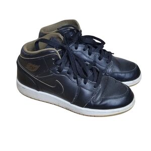 2015 Nike Air Jordan Retro 1 Royality Black and Gold 6Y